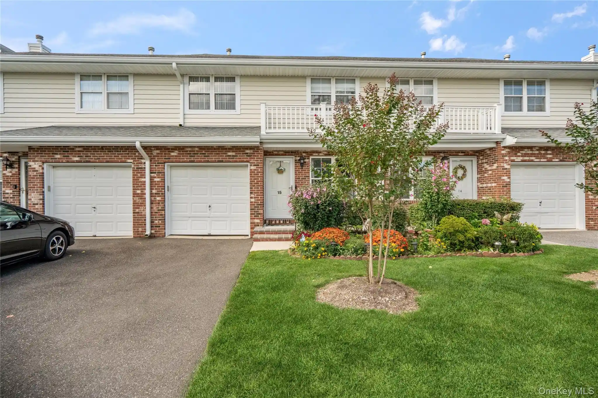 Listing Photo 1 - Condo for sale in 15 Springfield Cir located at 15 Springfield Cir, Islip, NY 11722 - Unit 15 Springfield Cir