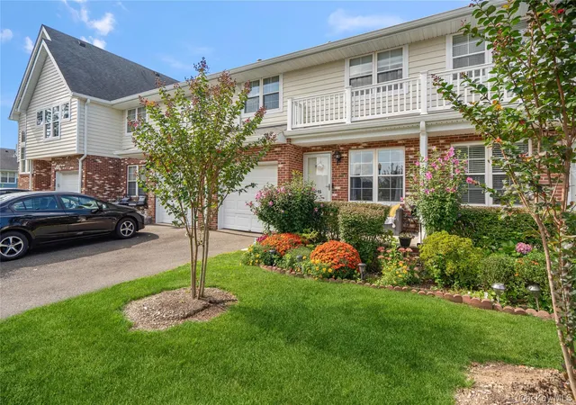 Photo 2 of Condo for sale at 15 Springfield Cir, Islip, NY 11722 | MLS# 1041958 | Listing updated on 2026-09-29