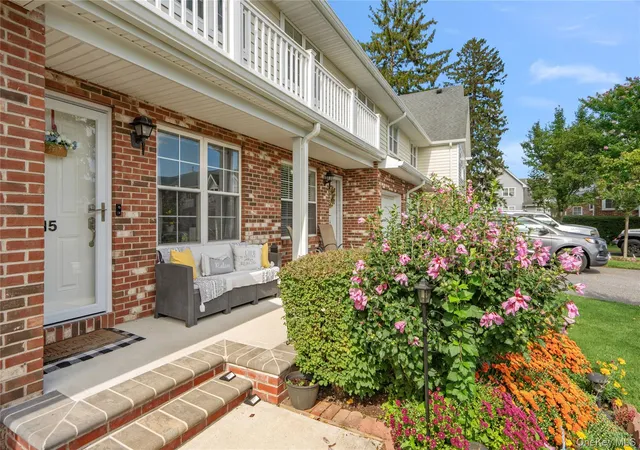 Photo 3 of Condo for sale at 15 Springfield Cir, Islip, NY 11722 | MLS# 1041958 | Listing updated on 2026-09-29
