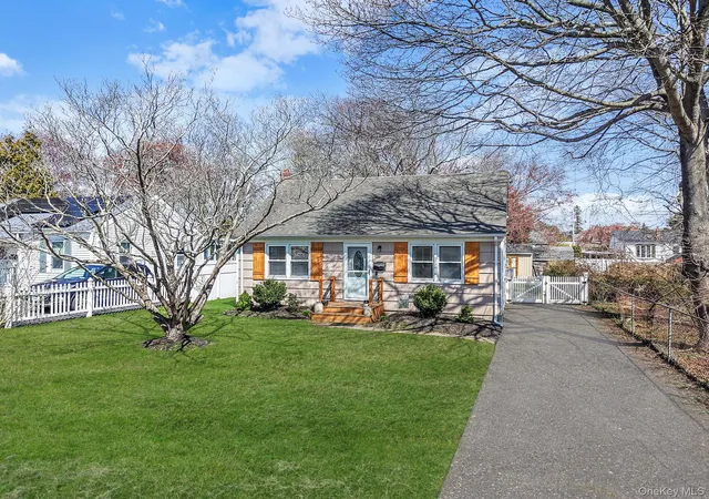 Photo 1 of Single family home for sale at 35 Thorburn Ave, Brookhaven, NY 11772 | MLS# 1042002 | Listing updated on 2026-09-13