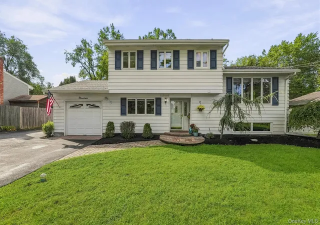 Photo 2 of Single family home for sale at 19 Dutch Holw Dr, Orangetown, NY 10962 | MLS# 1042029 | Listing updated on 2026-09-17