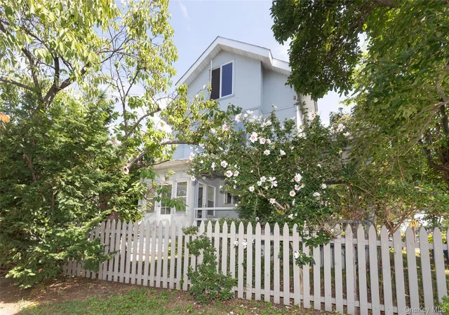Photo 3 of Single family home for sale at 500 Minnieford Ave, New York, NY 10464 | MLS# 1042030 | Listing updated on 2026-09-16