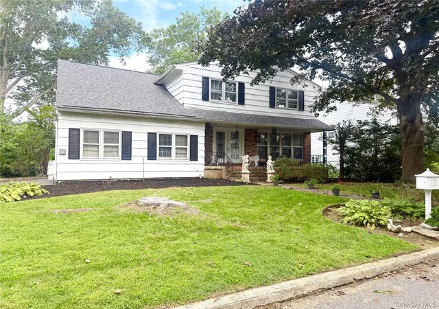Single family home for sale at 20 Old Farm Rd, New Rochelle, NY 10583 | MLS# 1042062