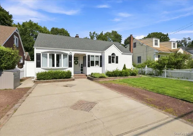 Photo 1 of Single family home for sale at 51 Dawson Ave, Smithtown, NY 11754 | MLS# 1042076 | Listing updated on 2026-09-08