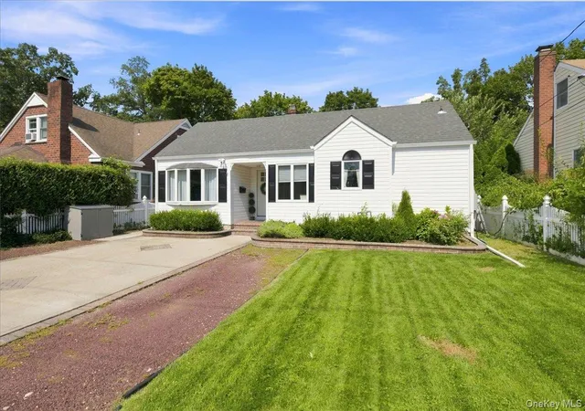 Photo 3 of Sale Pending at 51 Dawson Ave, Smithtown, NY 11754 | MLS# 1042076 | Listing updated on 2026-10-02