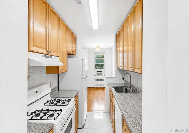 Listing Photo 3 - Condo for sale in The Henderson located at 60-11 Broadway, New York, NY 11377 - Unit #3L