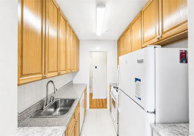 Listing Photo 4 - Condo for sale in The Henderson located at 60-11 Broadway, New York, NY 11377 - Unit #3L