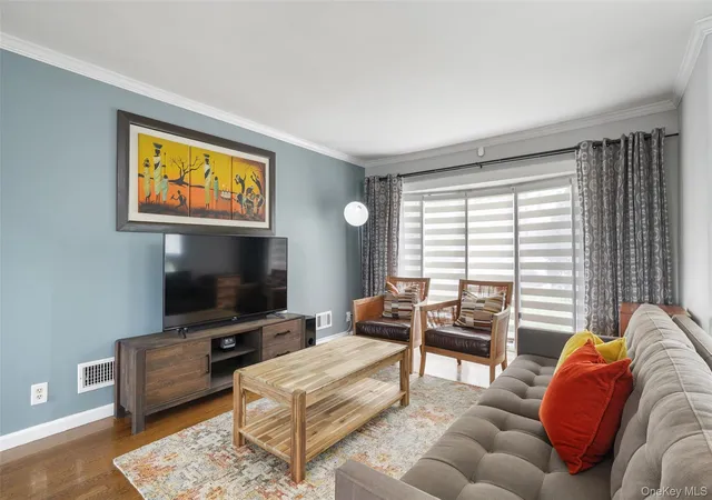 Photo 3 of Single family home for sale at 6 S High St, Greenburgh, NY 10523 | MLS# 1042148 | Listing updated on 2026-09-16