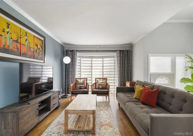 Photo 4 of Single family home for sale at 6 S High St, Greenburgh, NY 10523 | MLS# 1042148 | Listing updated on 2026-09-16