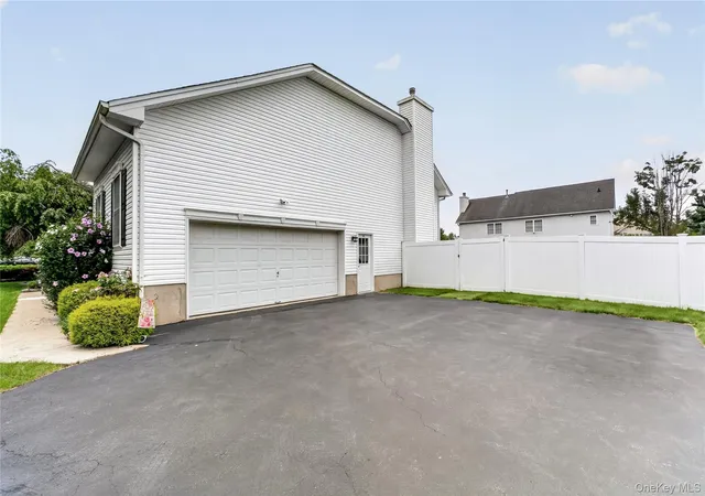 Photo 3 of Single family home for sale at 2506 Constitution Way, New Windsor, NY 12553 | MLS# 1042179 | Listing updated on 2026-09-16