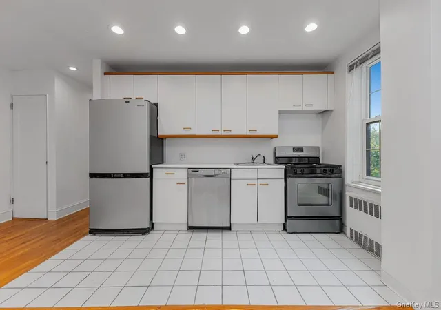 Listing Photo 3 - Condo for sale in building located at 140-35 Burden Crescent, New York, NY 11435 - Unit #608