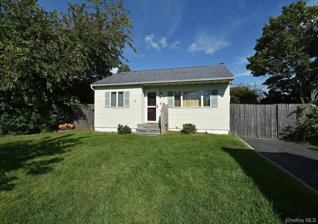 Photo 3 of Single family home for sale at 71 John Dr, Brookhaven, NY 11738 | MLS# 1042394 | Listing updated on 2026-10-06