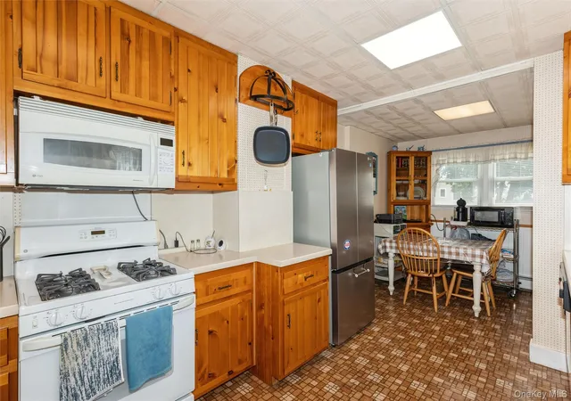 Photo 4 of Sale Pending at 10 Driscoll Ave, Hempstead, NY 11570 | MLS# 1042395 | Listing updated on 2026-09-16