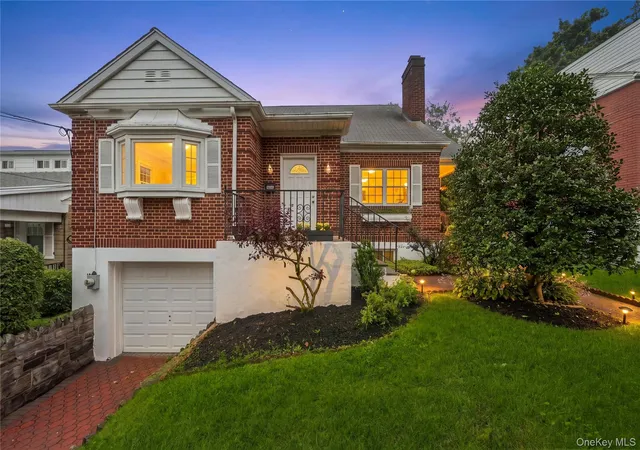 Photo 1 of Single family home for sale at 662 Palisade Ave, Yonkers, NY 10703 | MLS# 1042424 | Listing updated on 2026-09-19