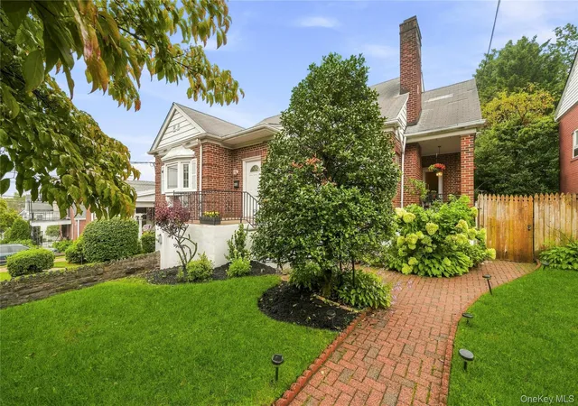 Photo 2 of Single family home for sale at 662 Palisade Ave, Yonkers, NY 10703 | MLS# 1042424 | Listing updated on 2026-09-19