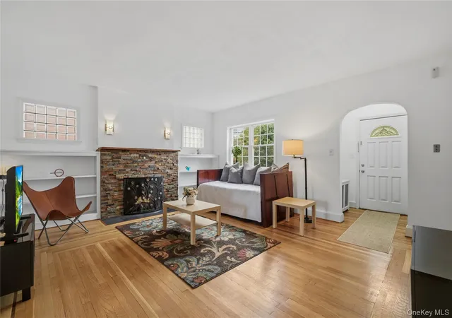 Photo 3 of Single family home for sale at 662 Palisade Ave, Yonkers, NY 10703 | MLS# 1042424 | Listing updated on 2026-09-19