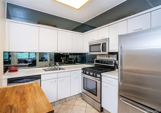 Photo 2 of Condo for sale at 701 Pelham Rd #5L, New Rochelle, NY 10805 | MLS# 1042447 | Listing updated on 2026-09-13