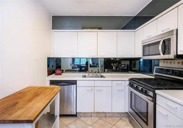Photo 3 of Condo for sale at 701 Pelham Rd #5L, New Rochelle, NY 10805 | MLS# 1042447 | Listing updated on 2026-09-13