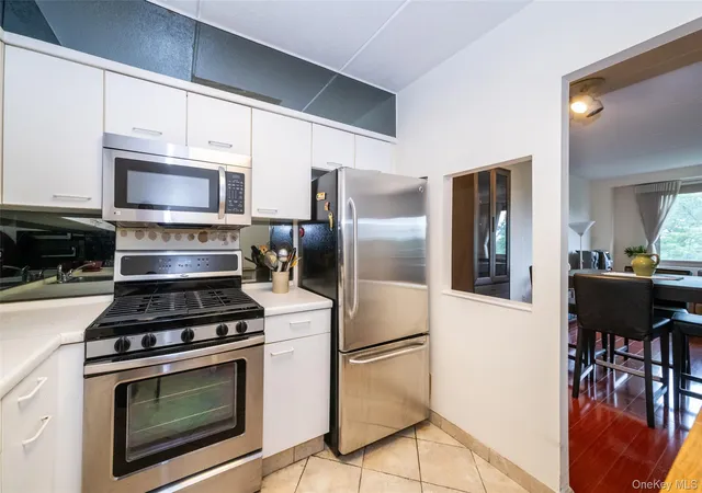 Photo 3 of Condo for sale at 701 Pelham Rd #5L, New Rochelle, NY 10805 | MLS# 1042447 | Listing updated on 2026-09-13