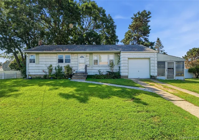 Photo 1 of Single family home for sale at 10 Shirley Ln, Babylon, NY 11704 | MLS# 1042450 | Listing updated on 2026-09-05