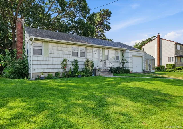 Photo 2 of Single family home for sale at 10 Shirley Ln, Babylon, NY 11704 | MLS# 1042450 | Listing updated on 2026-09-05