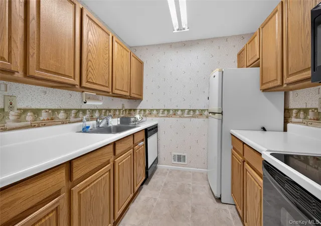 Listing Photo 5 - Condo for sale in building located at 54 School St, North Hempstead, NY 11590 - Unit #104