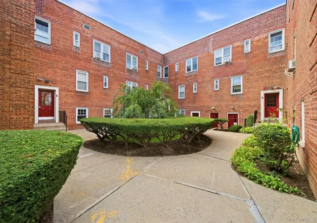 Photo 3 of Condo for sale at 200 N Village Ave #D7, Hempstead, NY 11570 | MLS# 1042473 | Listing updated on 2026-10-01