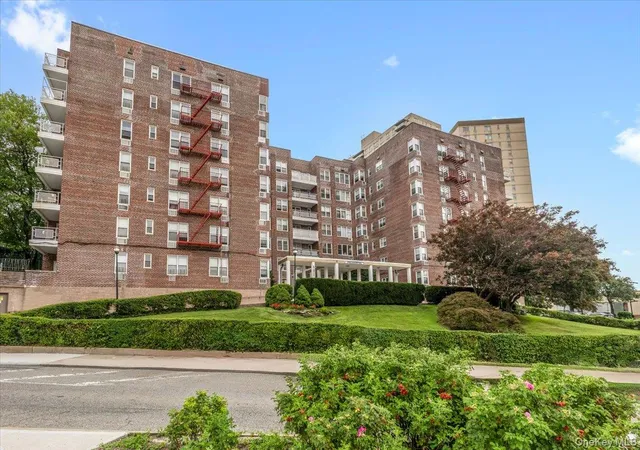 Photo 2 of Condo for sale at 601 Kappock St #1P, New York, NY 10463 | MLS# 1042504 | Listing updated on 2026-10-07