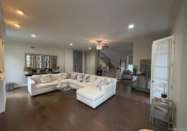Photo 3 of Single family home for sale at 59 Meadowbrook Rd, Oyster Bay, NY 11791 | MLS# 1042523 | Listing updated on 2026-10-27
