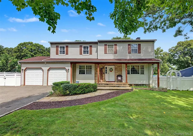 Photo 1 of Single family home for sale at 7 David Dr, Brookhaven, NY 11784 | MLS# 1042531 | Listing updated on 2026-09-07