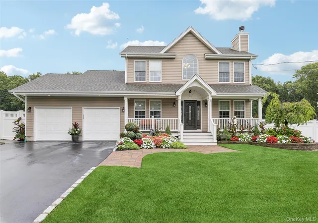 Photo 3 of Single family home for sale at 406 Carnation Dr, Brookhaven, NY 11967 | MLS# 1042746 | Listing updated on 2026-10-06