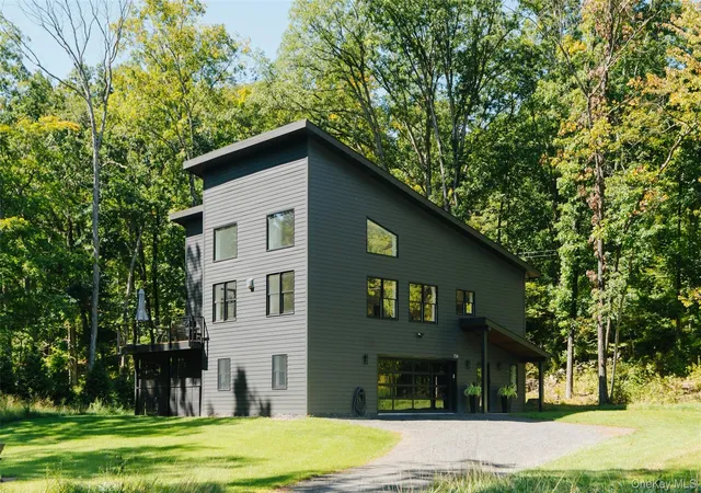 Photo 1 of Single family home for sale at 739 Old Post Rd, Esopus, NY 12561 | MLS# 1042759 | Listing updated on 2026-10-03