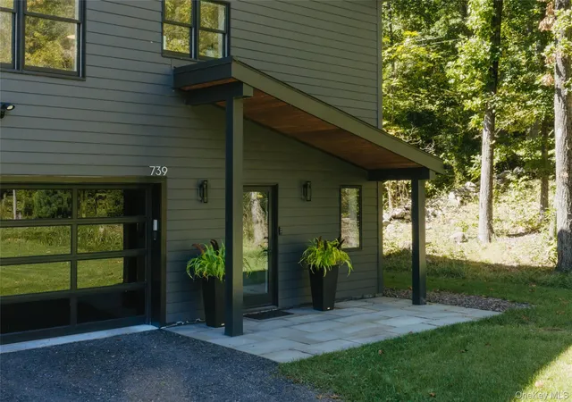Photo 2 of Single family home for sale at 739 Old Post Rd, Esopus, NY 12561 | MLS# 1042759 | Listing updated on 2026-10-03