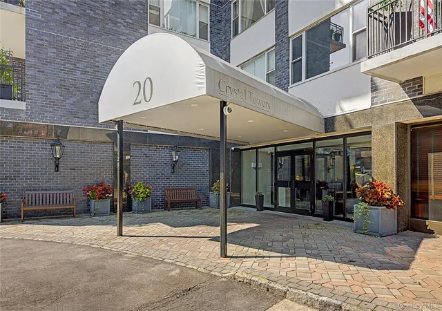 Listing Photo 3 - Condo for sale in building located at 20 Old Mamaroneck Rd, White Plains, NY 10605 - Unit #5C