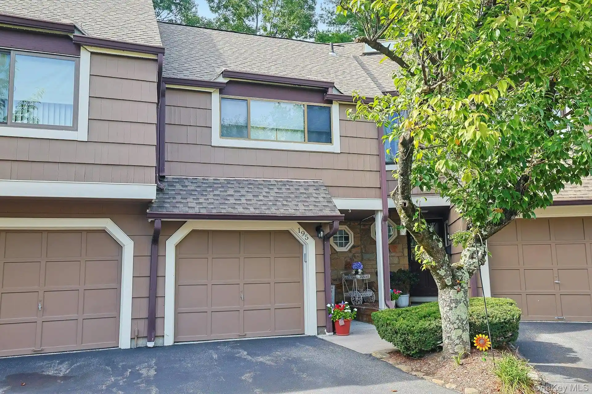 Listing Photo 1 - Condo for sale in 195 Treetop Cir located at 195 Treetop Cir, Clarkstown, NY 10954 - Unit 195 Treetop Cir