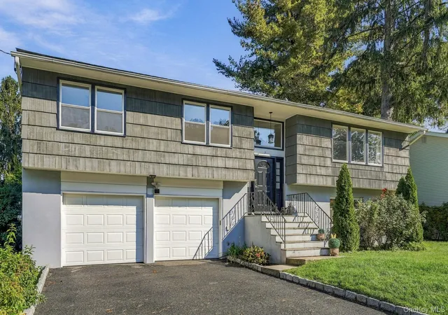Photo 1 of Single family home for sale at 7 Frost Ln, Hartsdale, NY 10530 | MLS# 1042822 | Listing updated on 2026-10-17