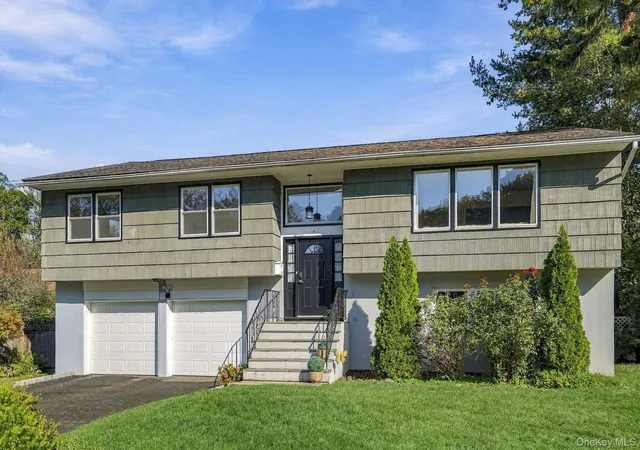 Photo 3 of Single family home for sale at 7 Frost Ln, Hartsdale, NY 10530 | MLS# 1042822 | Listing updated on 2026-10-17