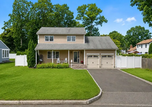 Photo 3 of Sale Pending at 282 6th Avenue, Smithtown, NY 11780 | MLS# 1042862 | Listing updated on 2026-09-30