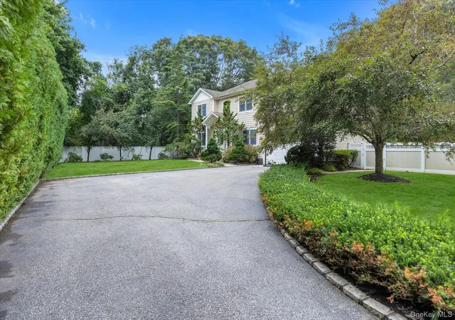 Photo 28 of Single family home for sale at 25 Pashen Pl, Huntington, NY 11746 | MLS# 1042863 | Listing updated on 2026-10-06
