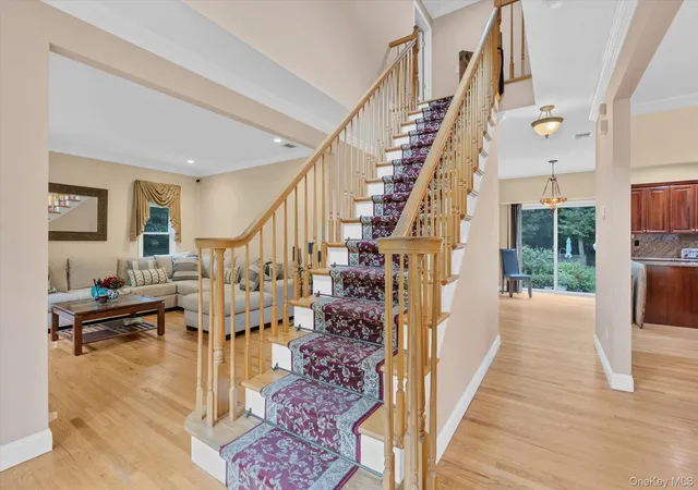 Photo 3 of Single family home for sale at 25 Pashen Pl, Huntington, NY 11746 | MLS# 1042863 | Listing updated on 2026-10-06