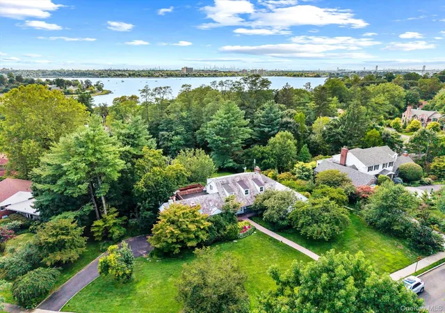 Photo 1 of Single family home for sale at 10 Vista Dr, North Hempstead, NY 11021 | MLS# 1042917 | Listing updated on 2026-09-15