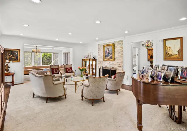 Photo 4 of Single family home for sale at 10 Vista Dr, North Hempstead, NY 11021 | MLS# 1042917 | Listing updated on 2026-09-15