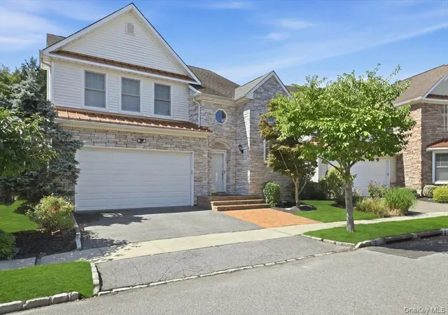 Condo for sale at 15 W Overlook, North Hempstead, NY 11050 | MLS# 1043014