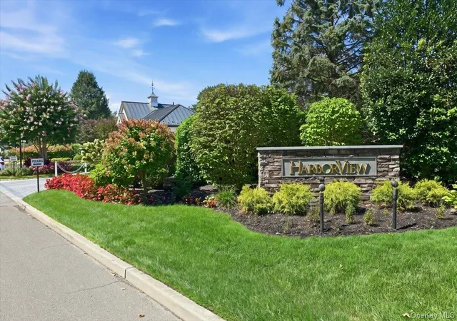 Photo 2 of Condo for sale at 15 W Overlook, North Hempstead, NY 11050 | MLS# 1043014 | Listing updated on 2026-09-25