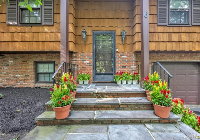 Photo 2 of Single family home for sale at 6 Arrow Ln, Clarkstown, NY 10956 | MLS# 1043082 | Listing updated on 2026-09-06