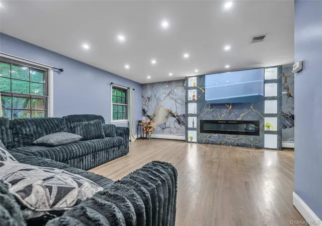 Photo 3 of Single family home for sale at 6 Arrow Ln, Clarkstown, NY 10956 | MLS# 1043082 | Listing updated on 2026-09-06