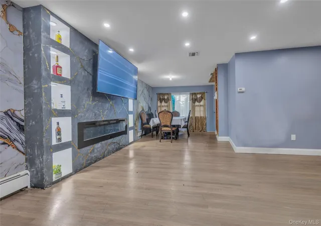 Photo 4 of Single family home for sale at 6 Arrow Ln, Clarkstown, NY 10956 | MLS# 1043082 | Listing updated on 2026-10-18
