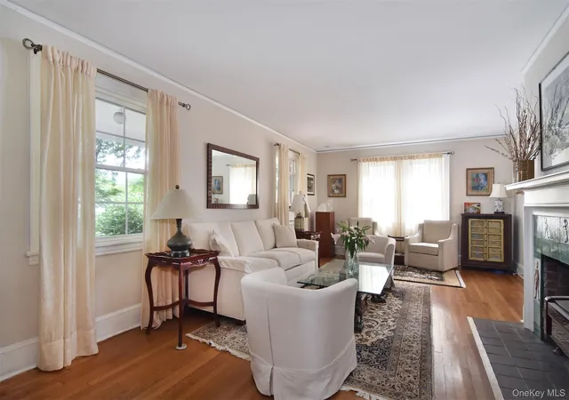 Photo 4 of Single family home for sale at 579 Manor Ln, Pelham, NY 10803 | MLS# 1043116 | Listing updated on 2026-09-13
