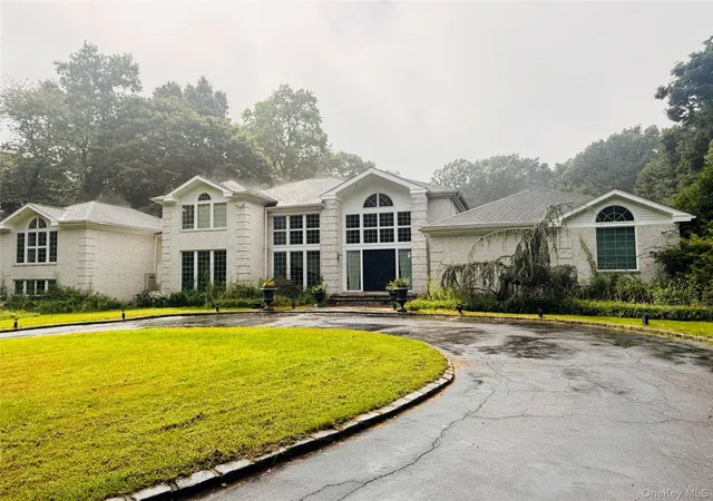 Photo 2 of Mansion for sale at 22 Evans Dr, Oyster Bay, NY 11545 | MLS# 1043149 | Listing updated on 2026-09-02