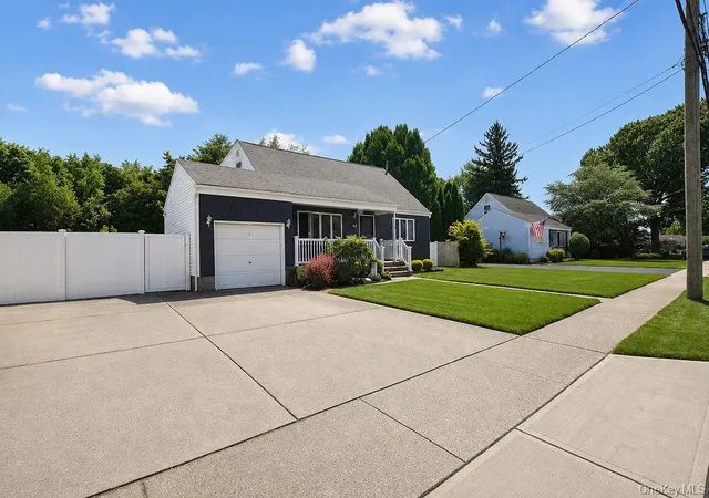 Photo 1 of Single family home for sale at 44 Sunset Ave, Oyster Bay, NY 11735 | MLS# 1043151 | Listing updated on 2026-10-28